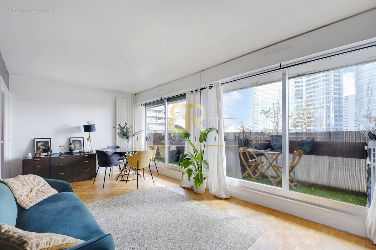 Appartement à COURBEVOIE