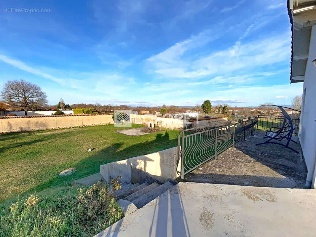 Maison à SURY-LE-COMTAL