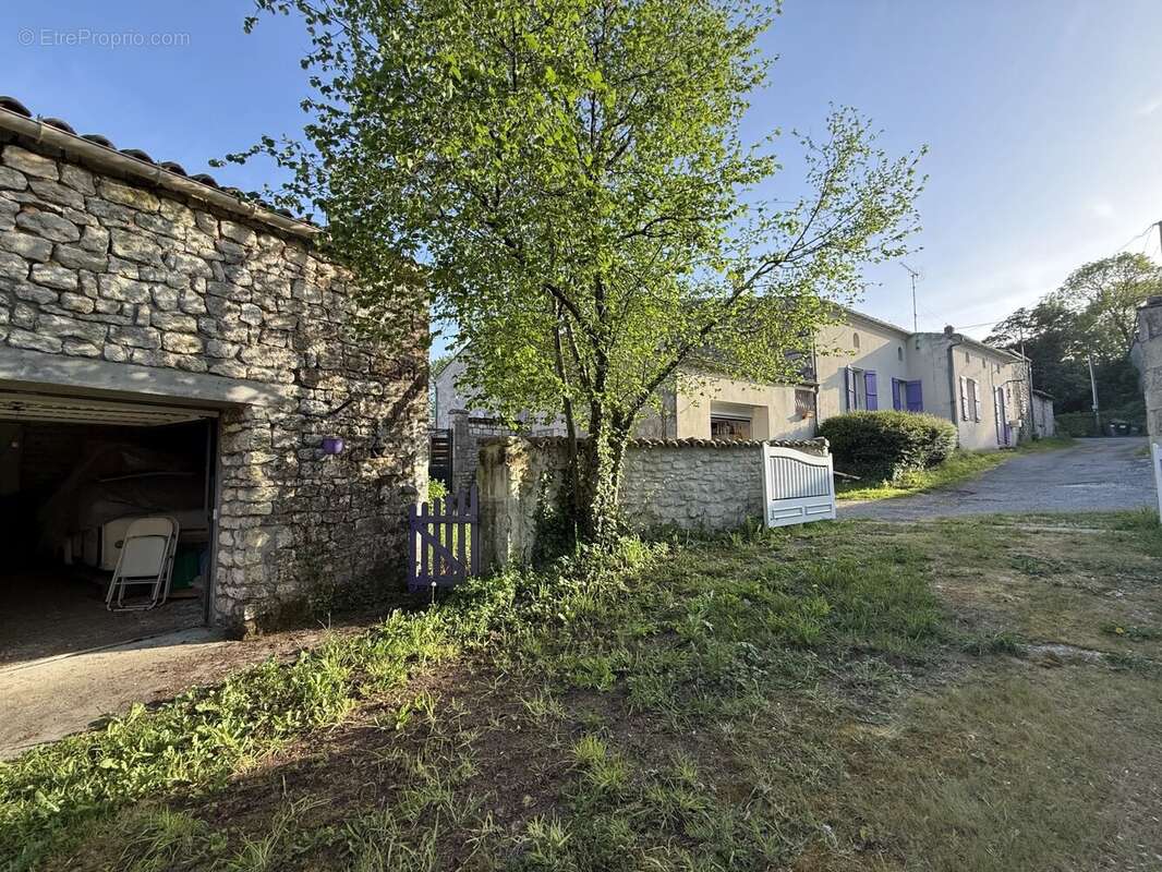 Maison à CRAZANNES