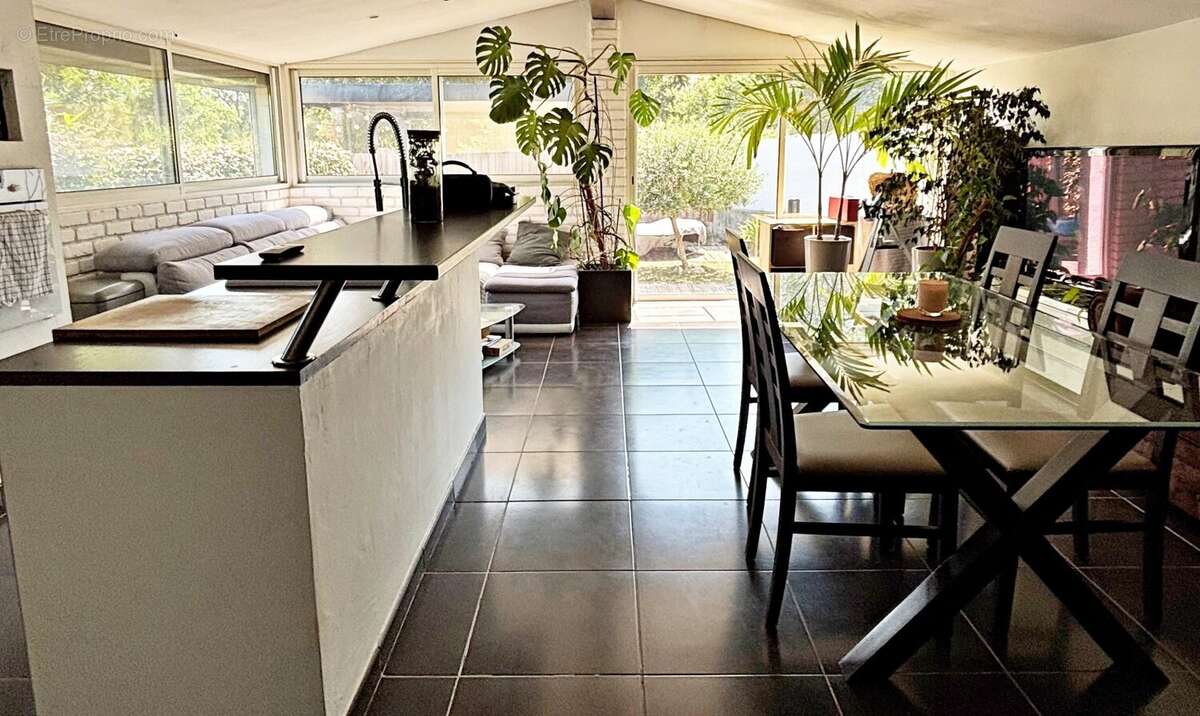 Maison à ROQUEBRUNE-SUR-ARGENS