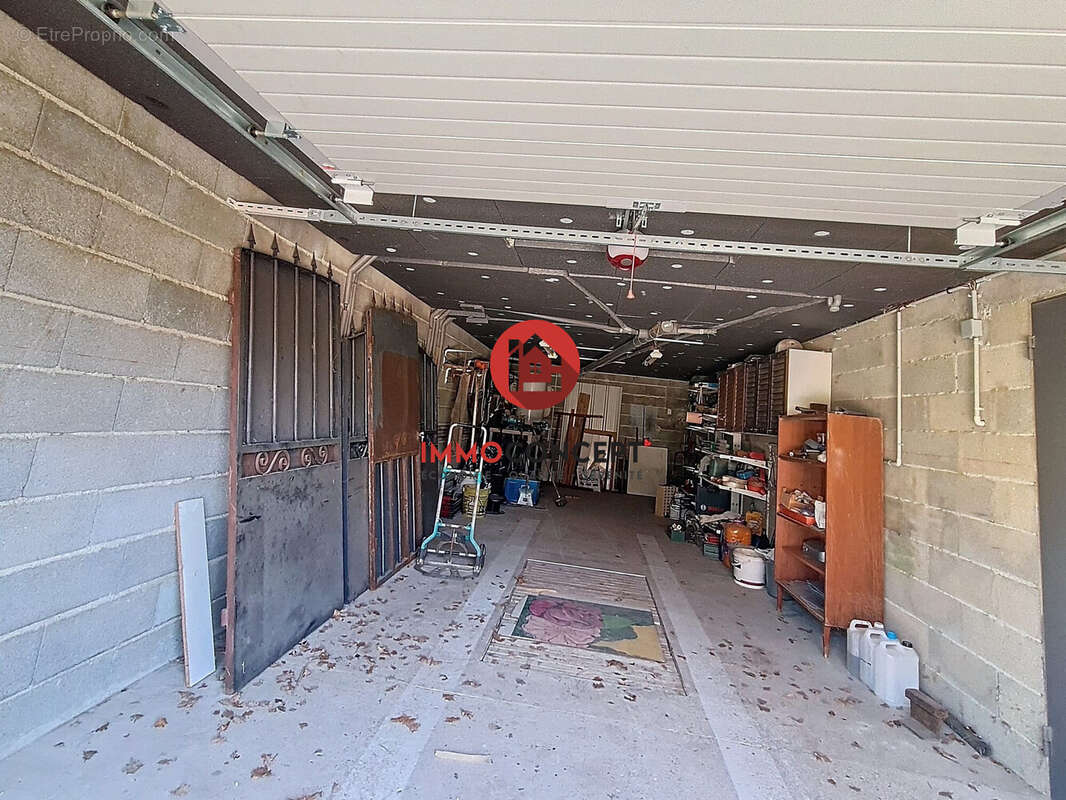 Maison à SAINT-LAURENT-DES-ARBRES