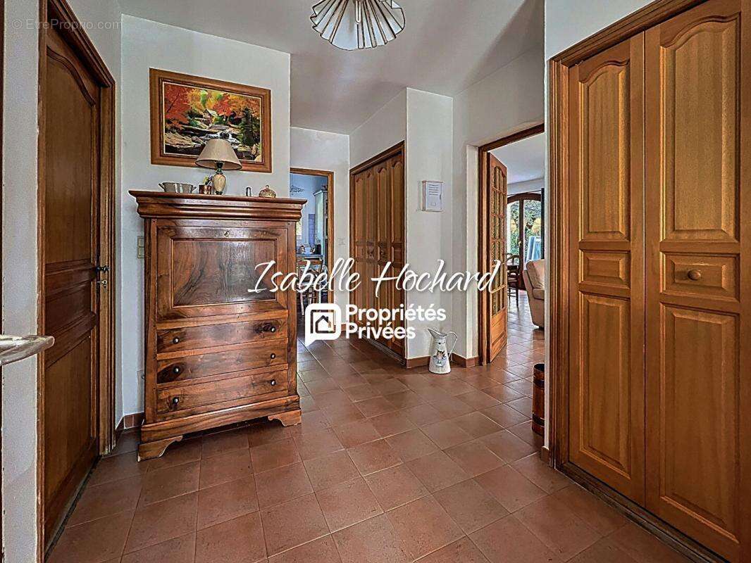 Maison Saint Maximin La Sainte Baume 5 pièce(s) 123 m² - photo 6