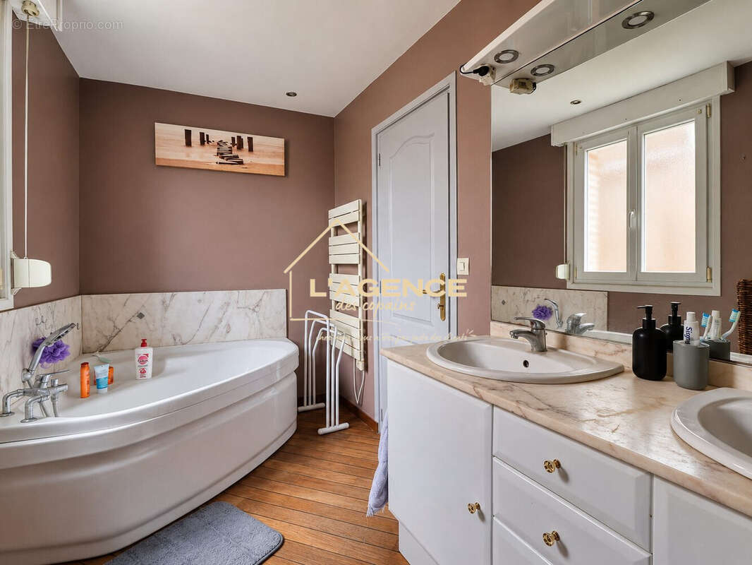 Maison 218 m² à Morbecque  - photo 9