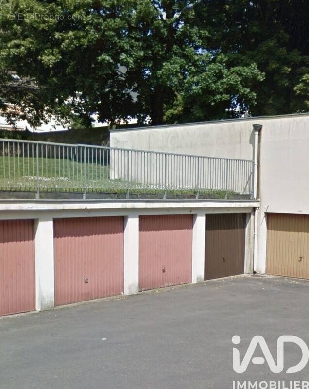 Photo 1 - Parking à SAINT-JACQUES-DE-LA-LANDE