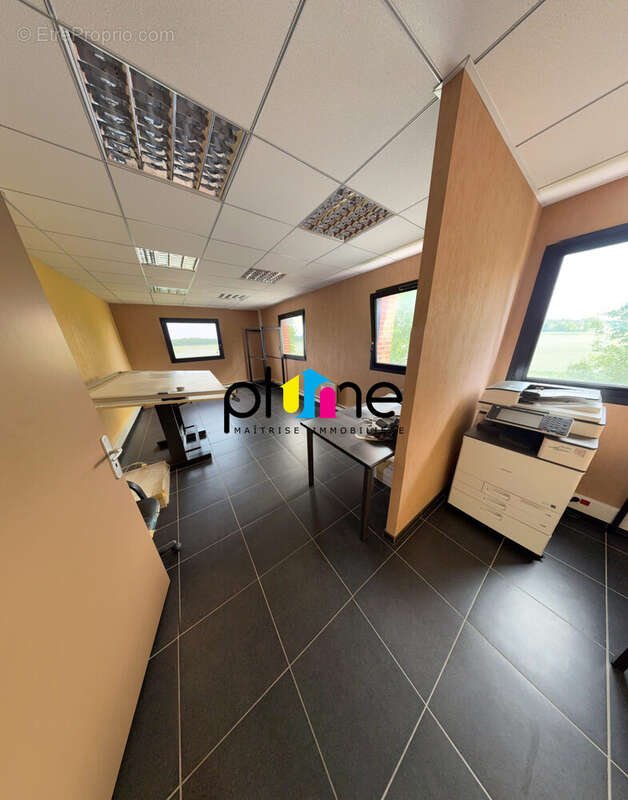 Commerce à COURRIERES