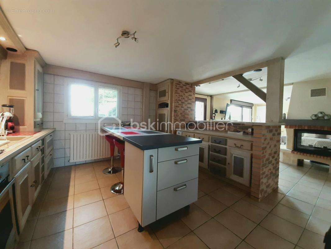 Maison à CHAILLAC-SUR-VIENNE