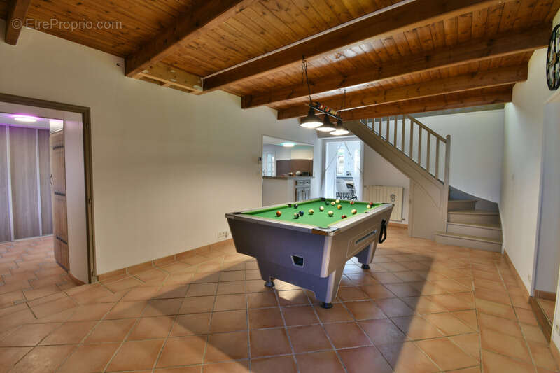 Maison à vendre 8 pièces proche de TONNAY CHARENTE (17) - photo 2