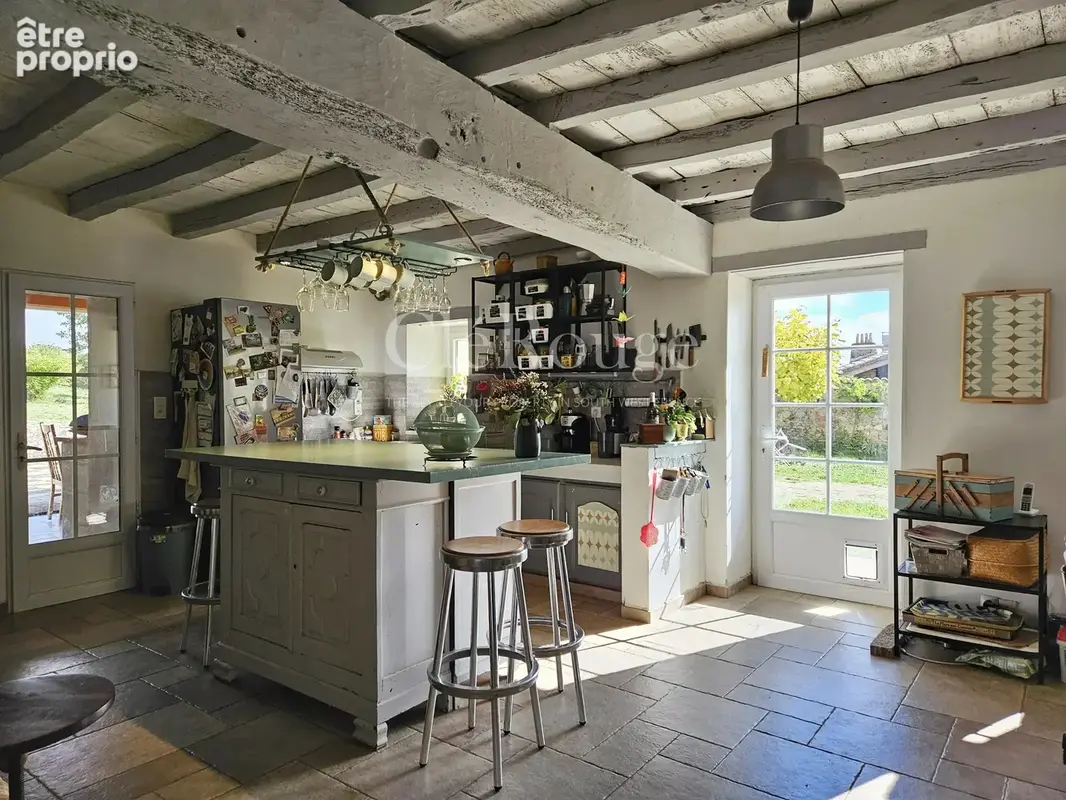 Entre Pellegrue et Gensac – Maison en pierre pleine de charme avec vue dégagée. piscine et potentiel locatif - photo 4
