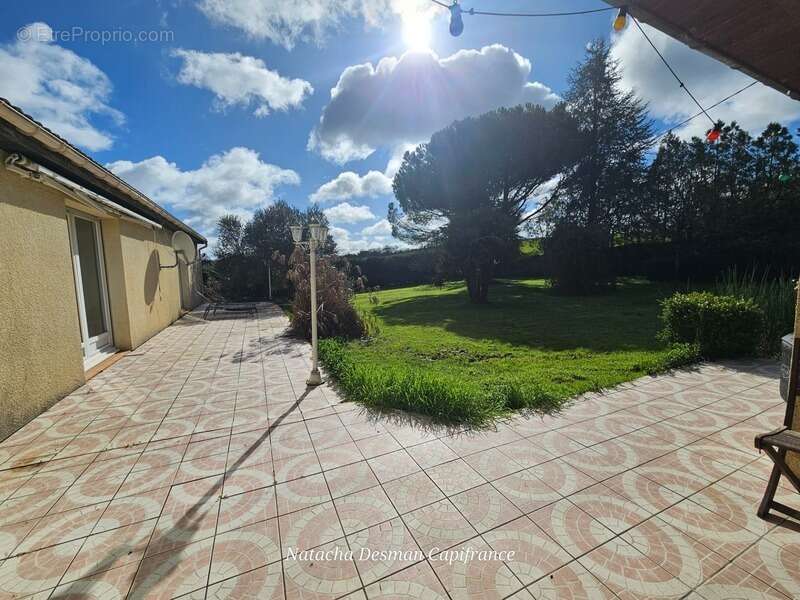 Maison familiale 239 m² au cœur de la nature – 7 pièces – Fort potentiel -  SAINTE COLOMBE (17) - photo 2