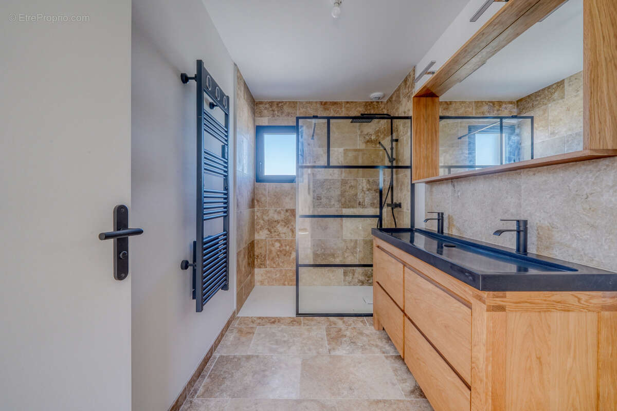 Maison à MONTLIEU-LA-GARDE