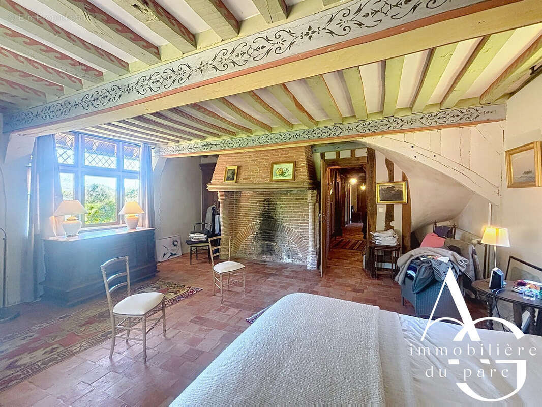 Maison 202 m² à Saint-Arnoult  - photo 7