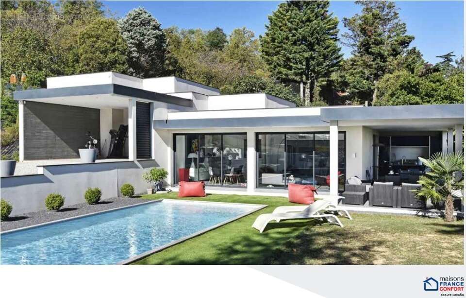 Terrain à GRANGES-LES-BEAUMONT