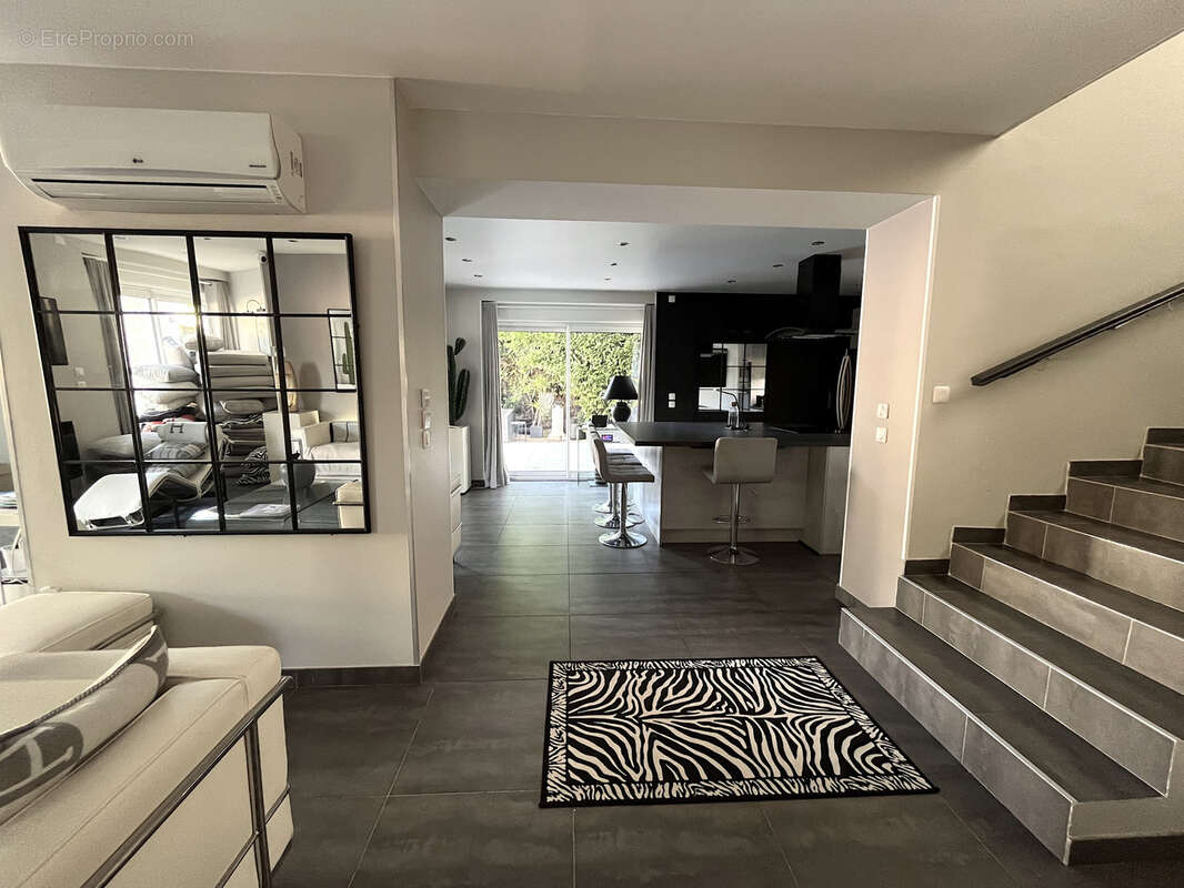 Maison à CHAMPAGNE-AU-MONT-D'OR