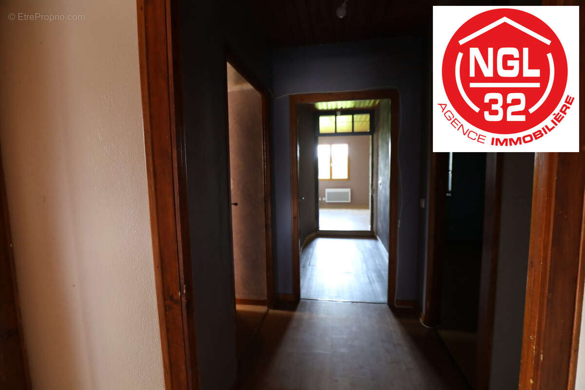 Maison 187 m² à Evires  - photo 8