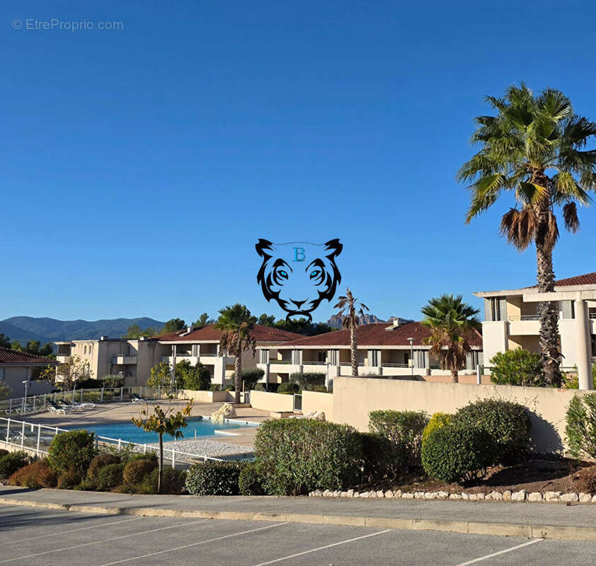 Appartement à ROQUEBRUNE-SUR-ARGENS