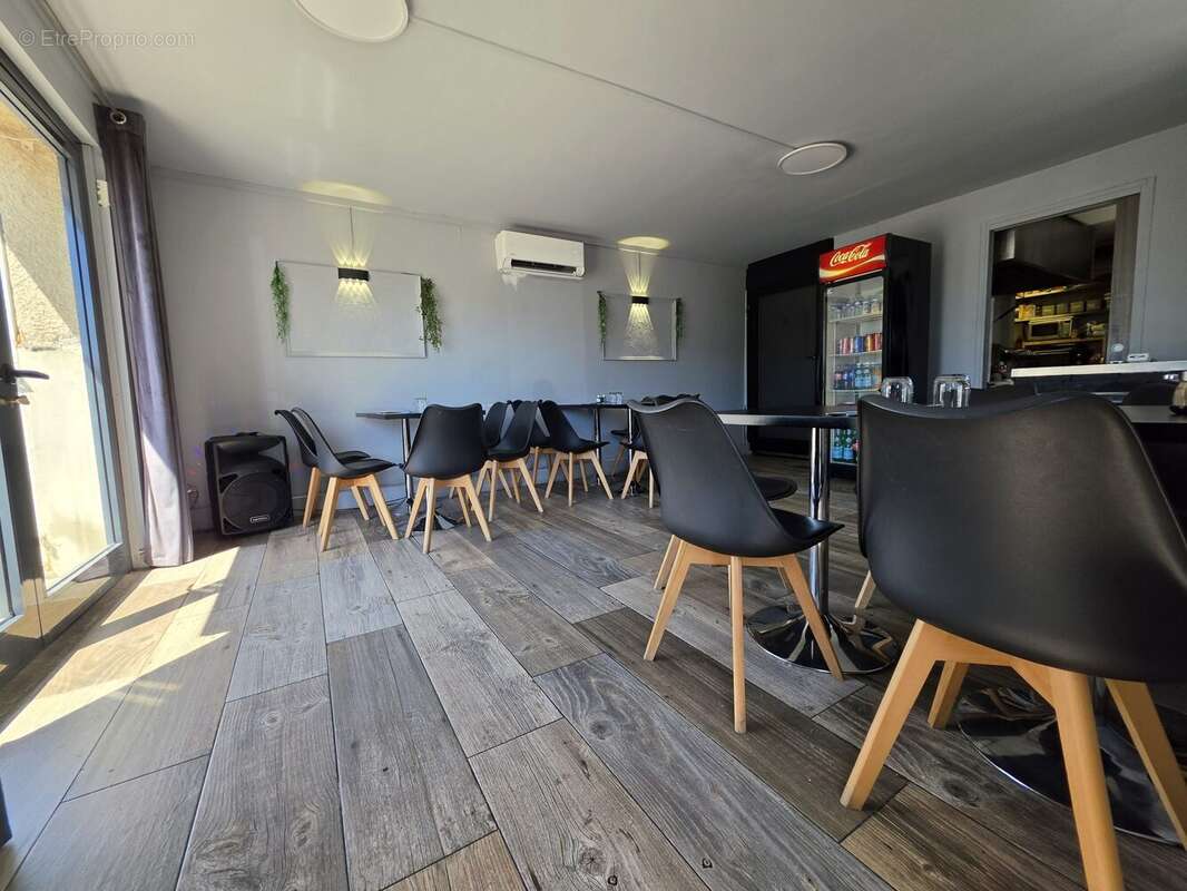Commerce 39 m² à Meyzieu  - photo 3