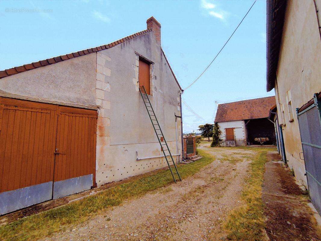 Maison De Pays Chambon 4 pièce(s)  grandes dépendances - photo 5