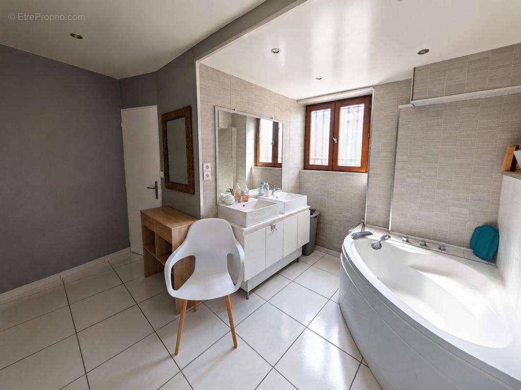 Maison 144 m² à Reaumont  - photo 6