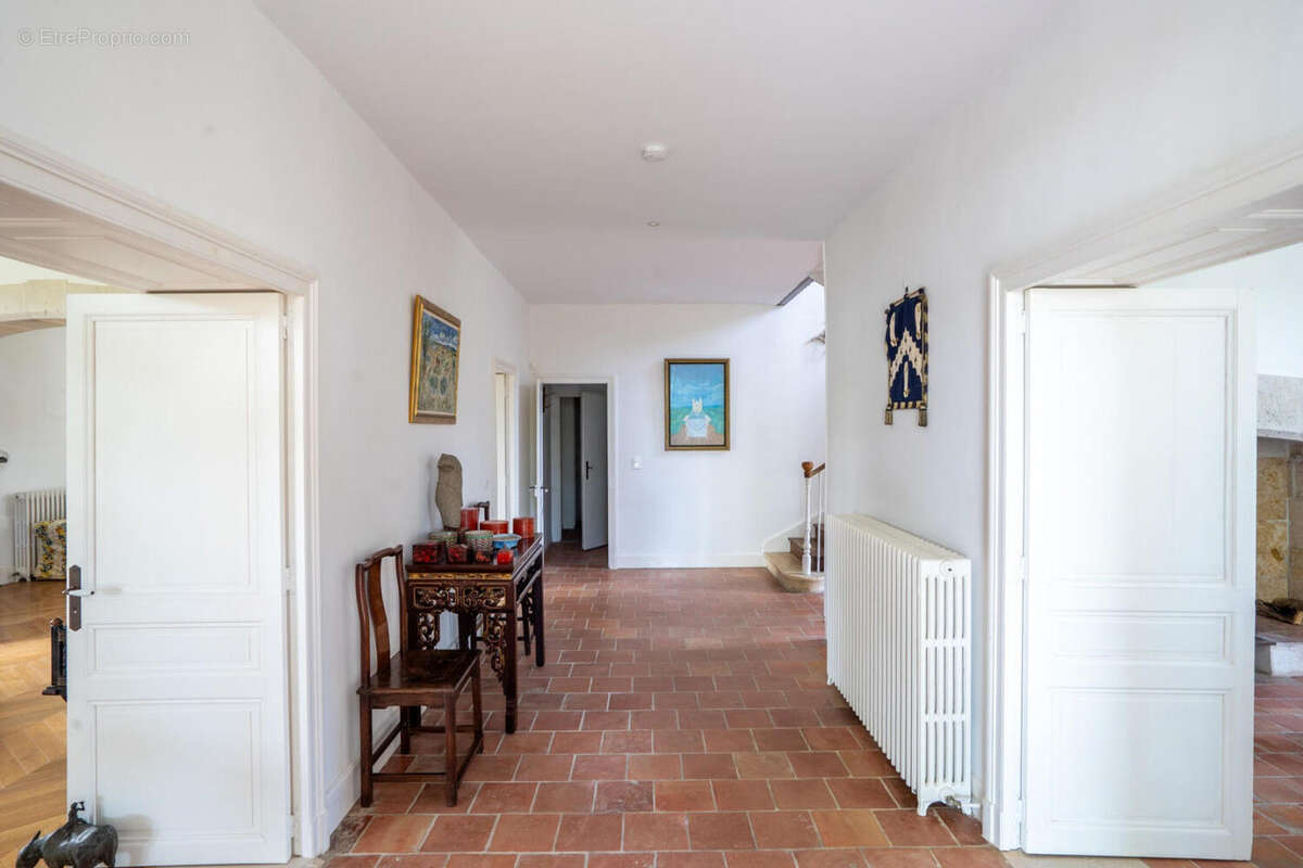 entrée sur tomettes escalier d'origine - Maison à GIMONT