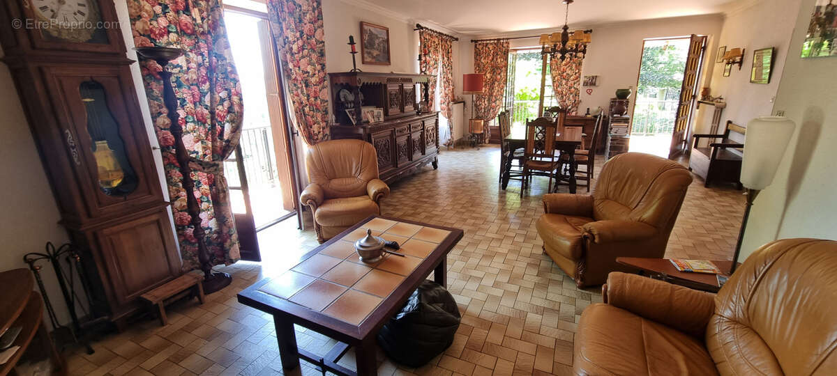 Maison à ENTRAYGUES-SUR-TRUYERE
