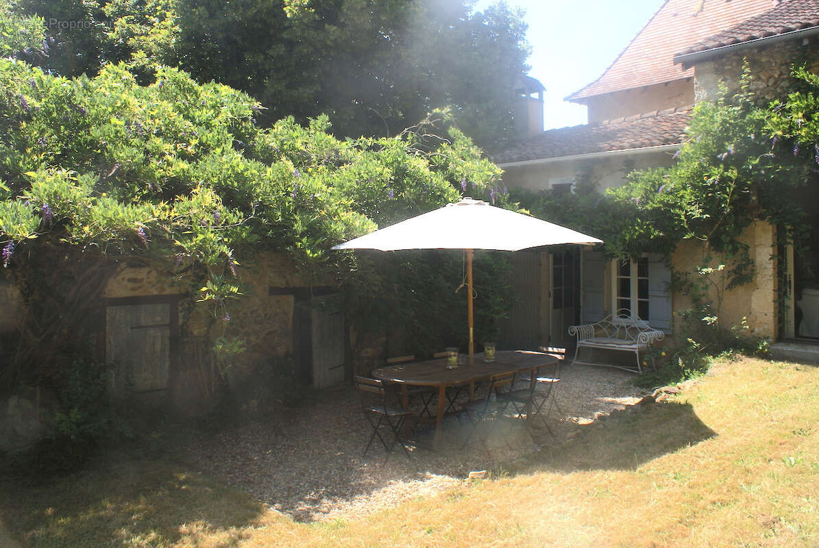A VOIR. Belle maison en pierre de 4 chambres avec dépendances et vues sur terrain d'environ 2811m2 - photo 43