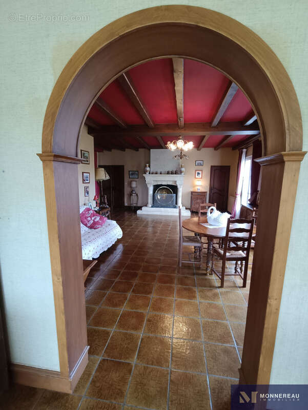 Maison à ROULLET-SAINT-ESTEPHE