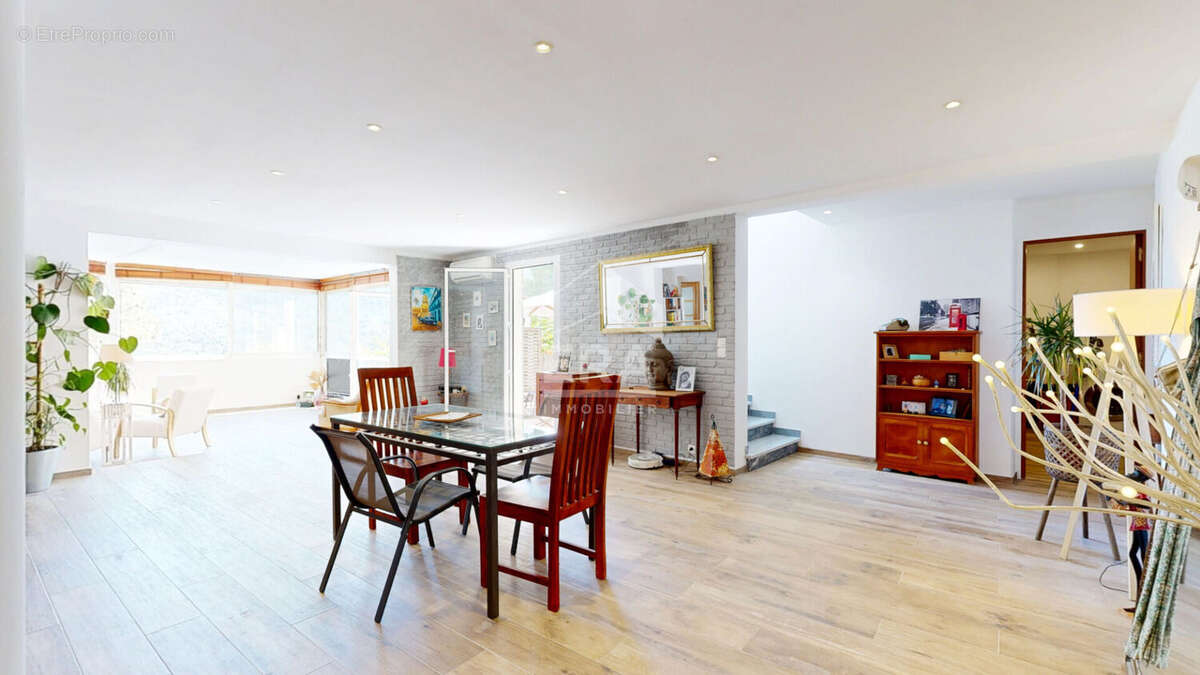 Appartement à TOURRETTE-LEVENS