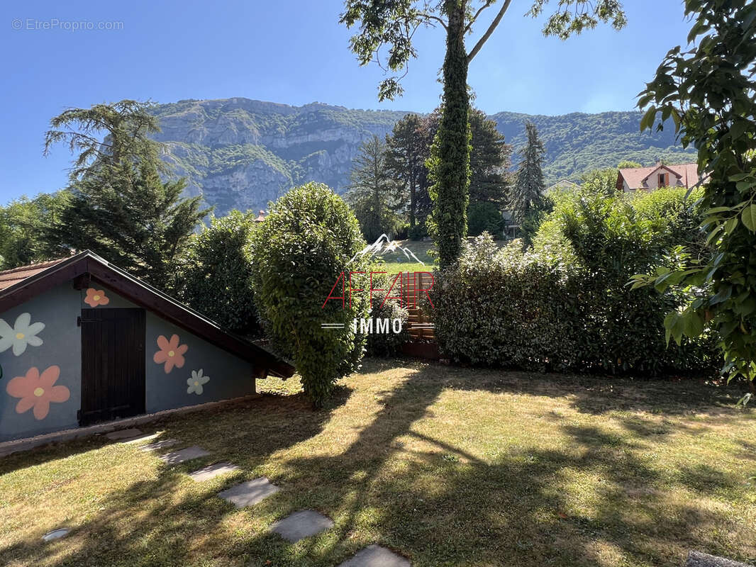 Appartement à COLLONGES-SOUS-SALEVE