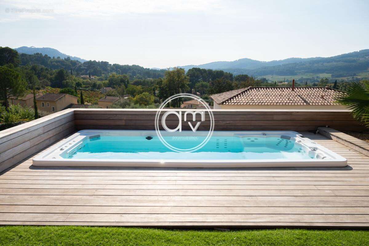Maison à LE CASTELLET