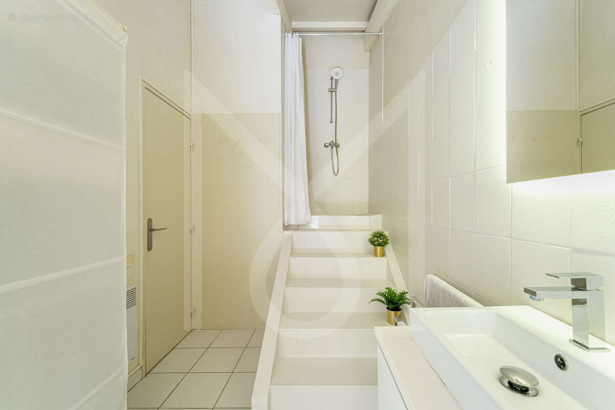 Appartement à MARSEILLE-1E