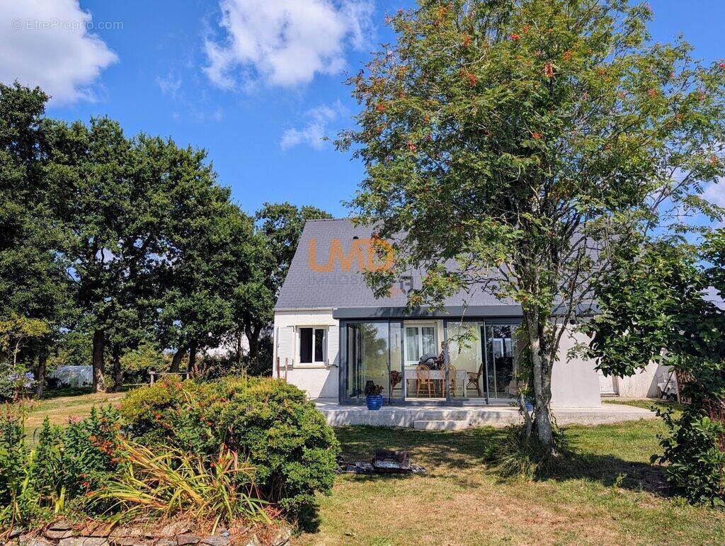 Maison à PLOMODIERN