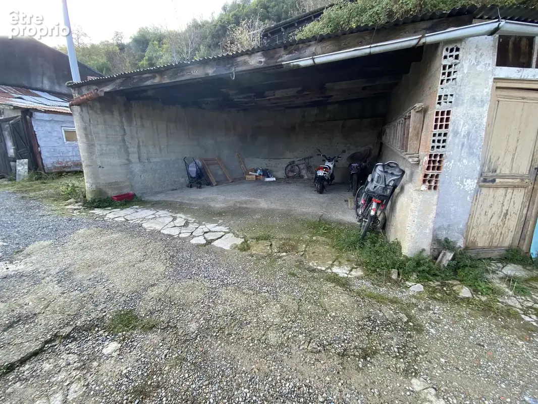 Limoux, Ensemble immobilier avec garages et dépendances - photo 10