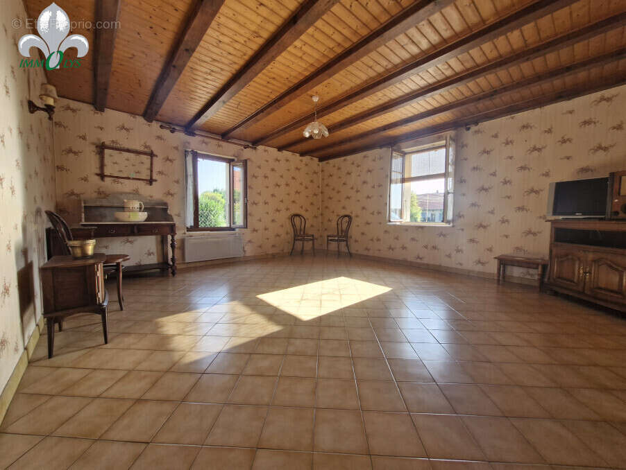 Maison à LONGEPIERRE