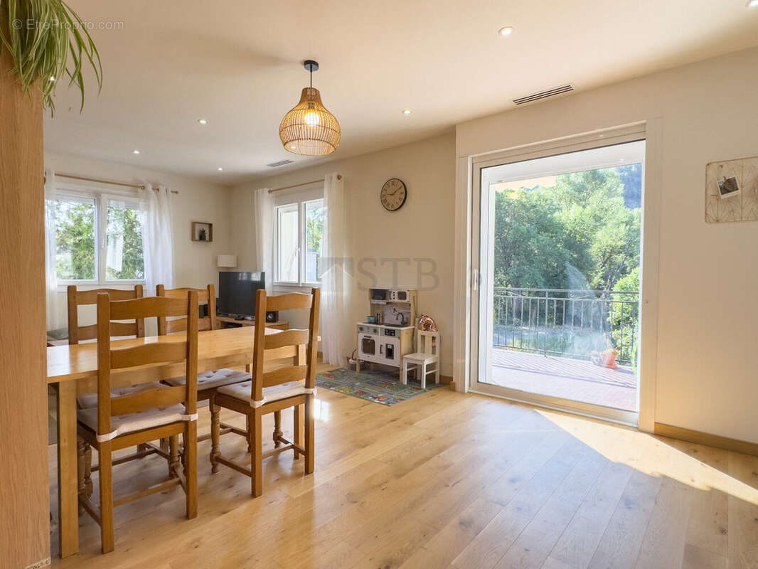 Maison 98 m² à Saint-Julien-En-Saint-Alban  - photo 2