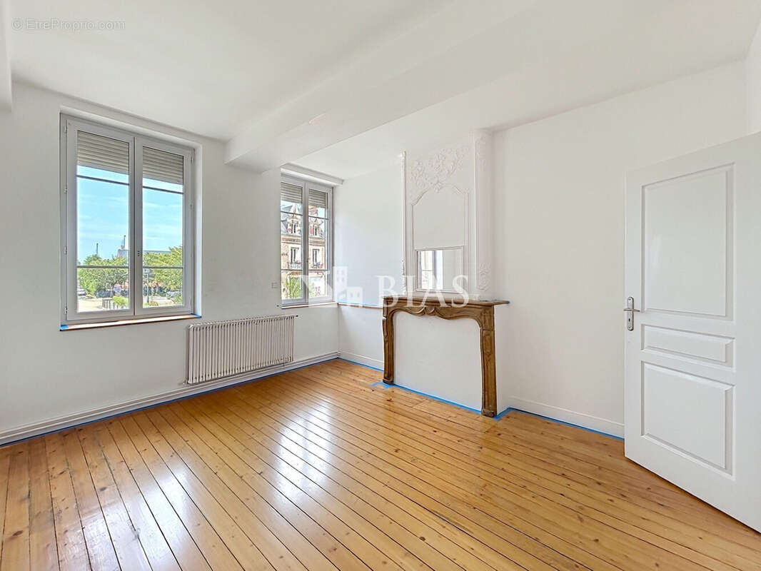 Maison 125 m² à La Riviere-Saint-Sauveur  - photo 8