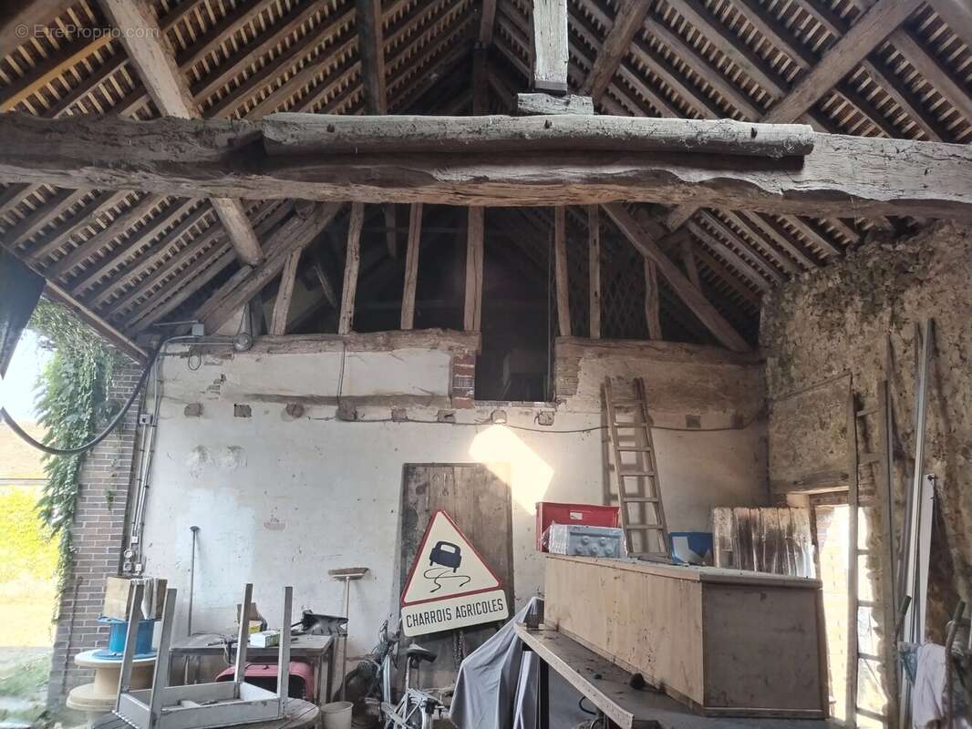 Corps de ferme à rénover – trois habitations – terrain de 6 836 m² - photo 8