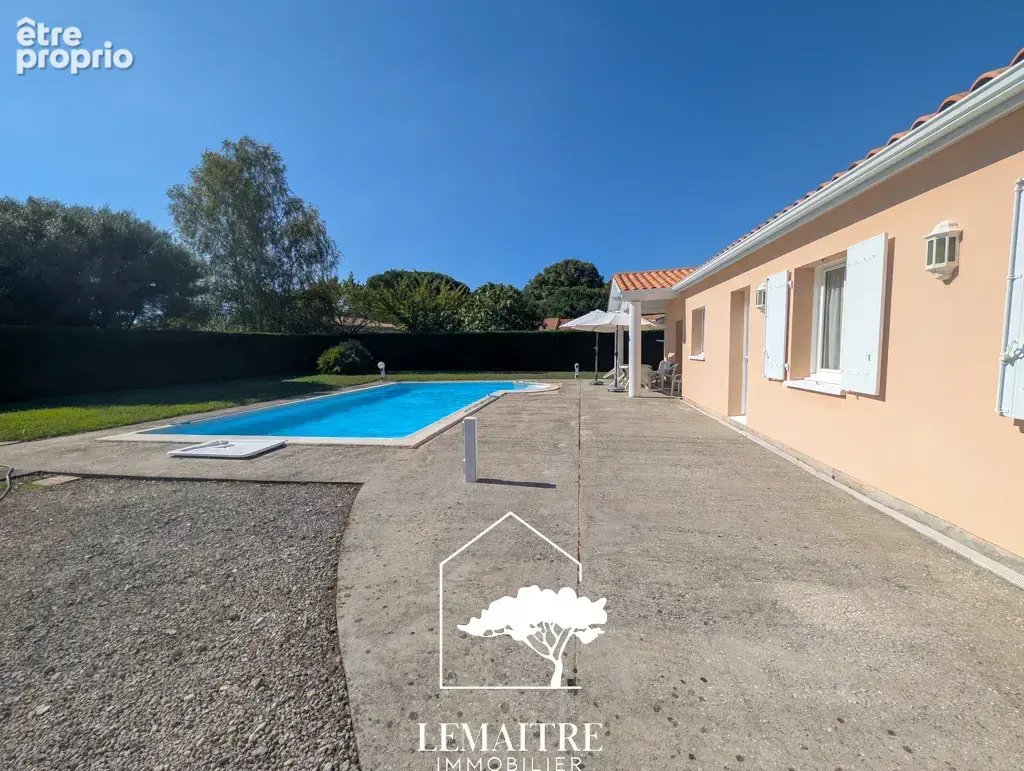 Maison de plain-pied avec piscine   4 chambres   grand terrain de 1 456 m2 - photo 17
