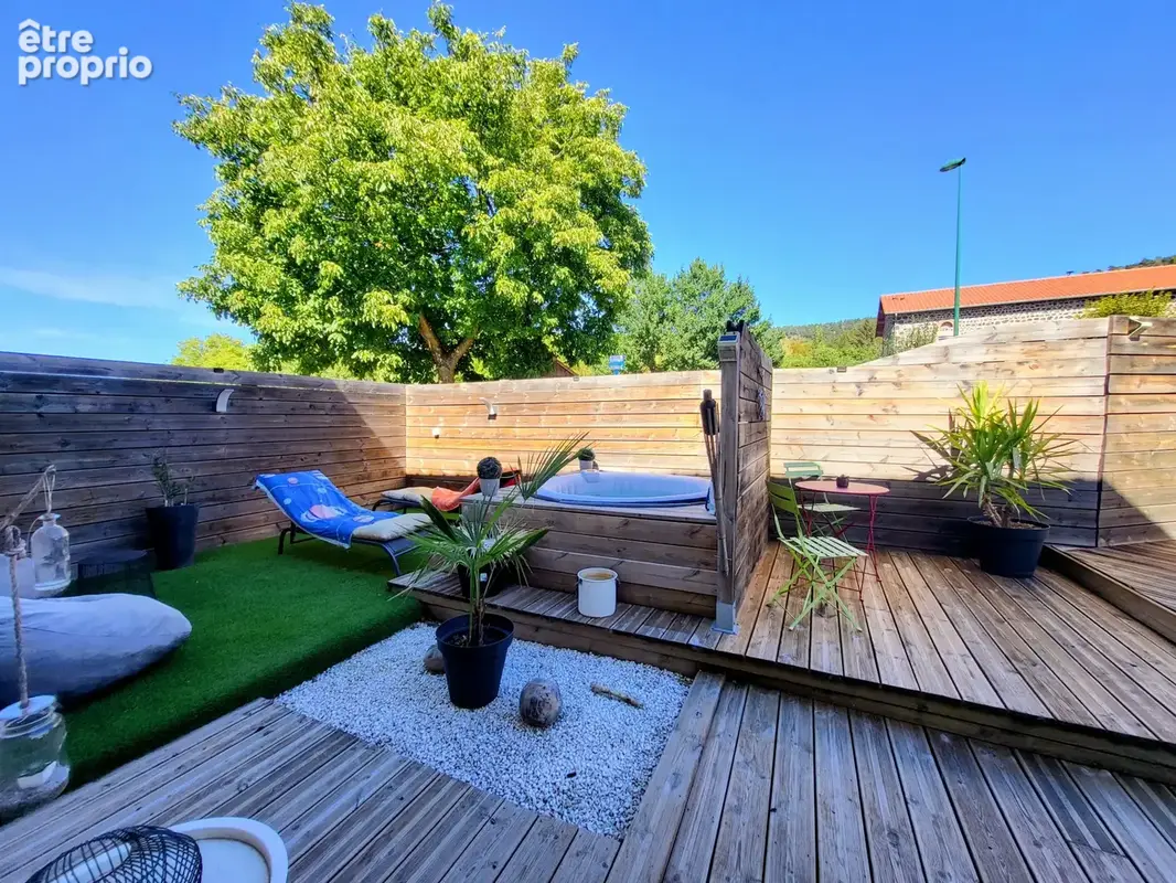 Maison lumineuse avec terrasses, jacuzzi neuf et revenus photovoltaïques - photo 2