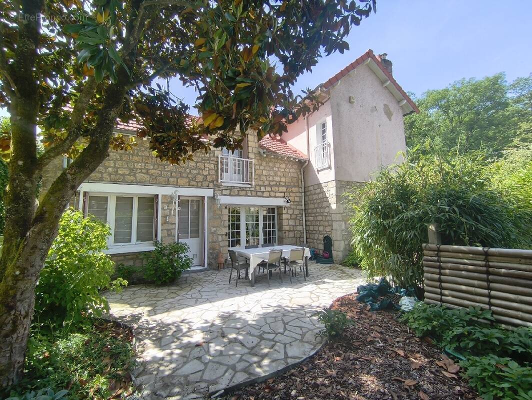 Maison à NESLES-LA-VALLEE