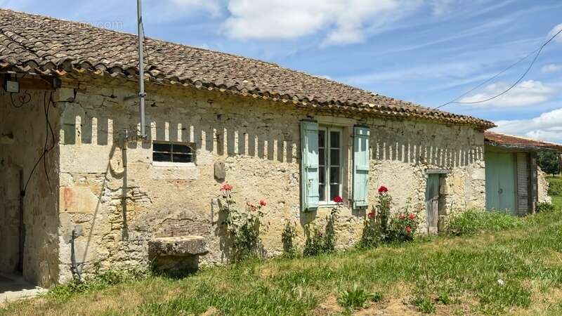 Propriété à vendre 3 pièces Maison 132 m2 avec 40 m2 de garage et grange de 210 m2 BOURNEL (47) - photo 4