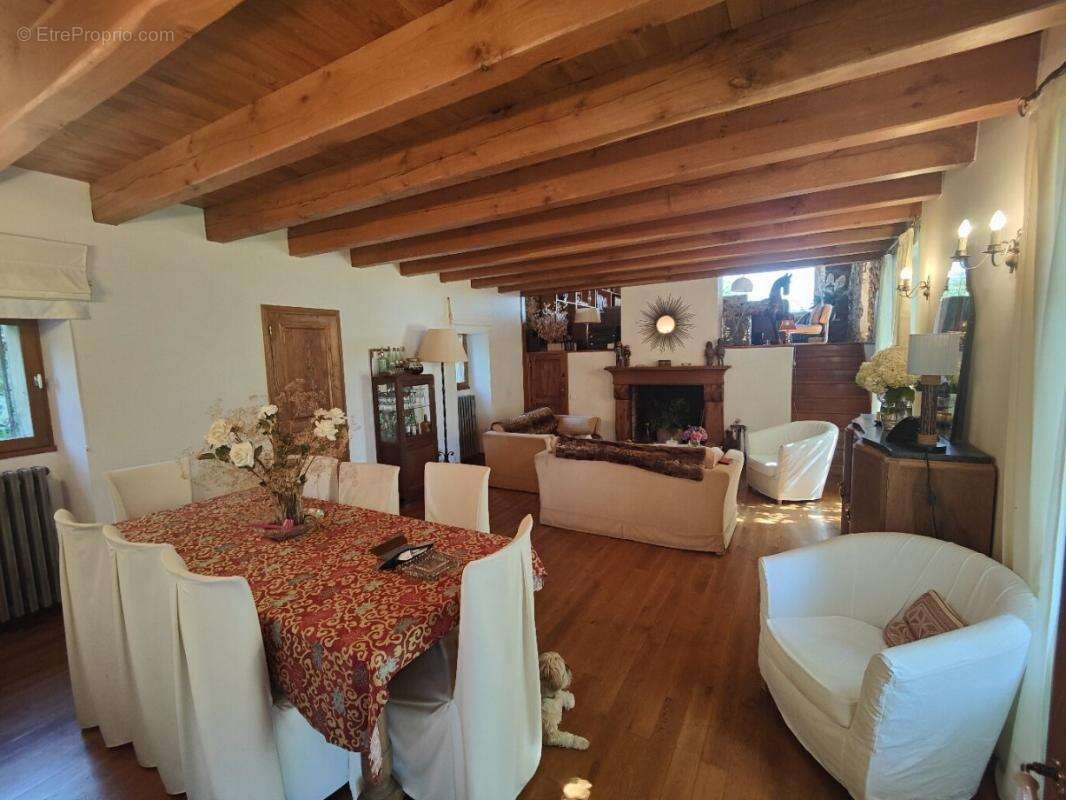 Maison à PRADINAS