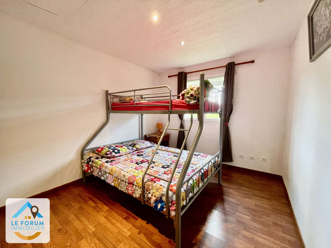 Saint joseph 97480 - grande maison - secteur calme - beaux volumes - vue montagne - piscine - photo 9