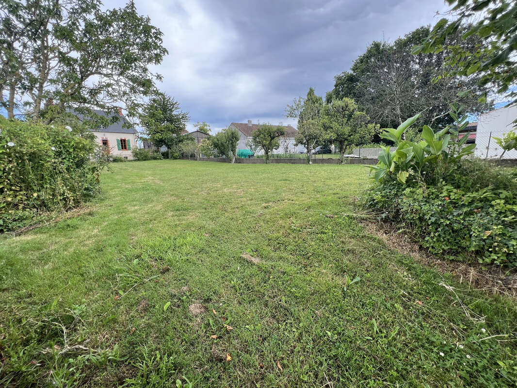 Terrain à SAINT-ETIENNE-DE-MER-MORTE