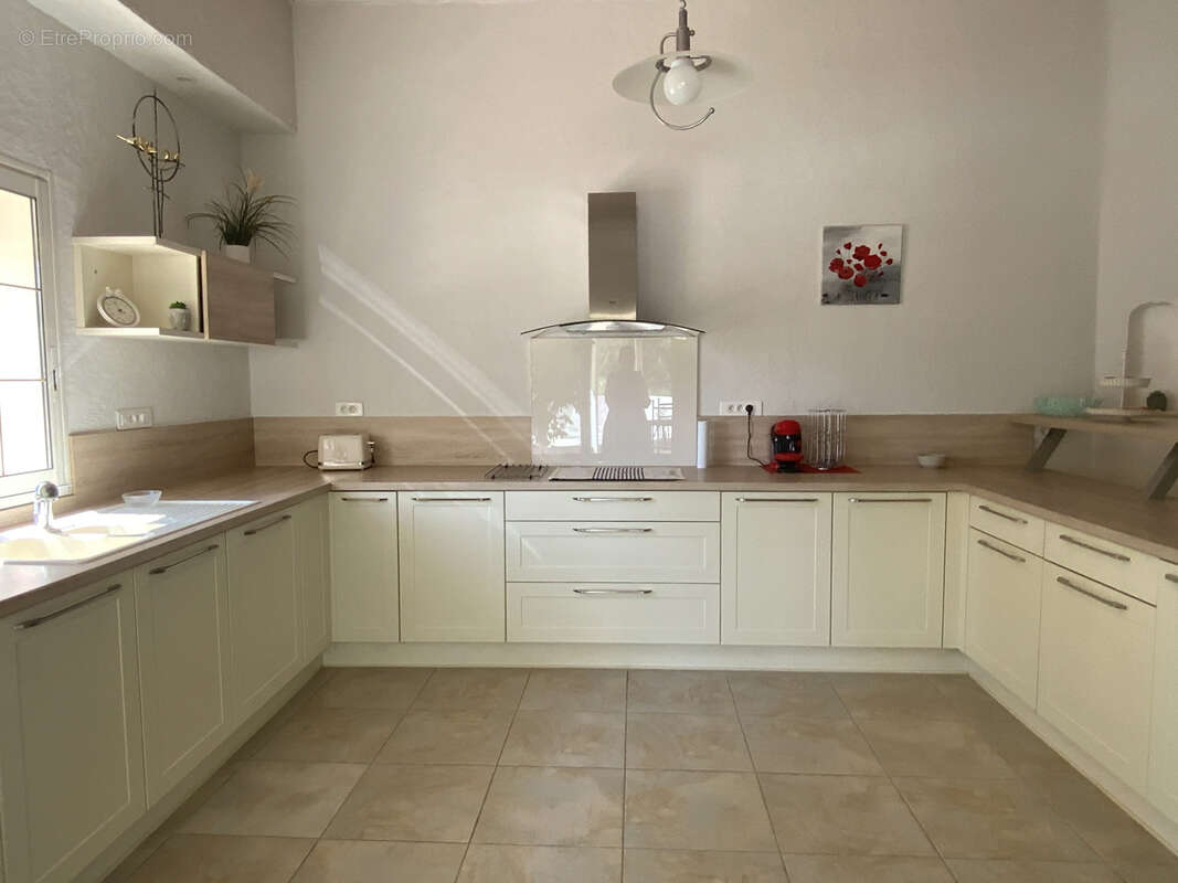 Villa de plain pied sur beau terrain arboré avec piscine, et studio indépendant. - photo 8
