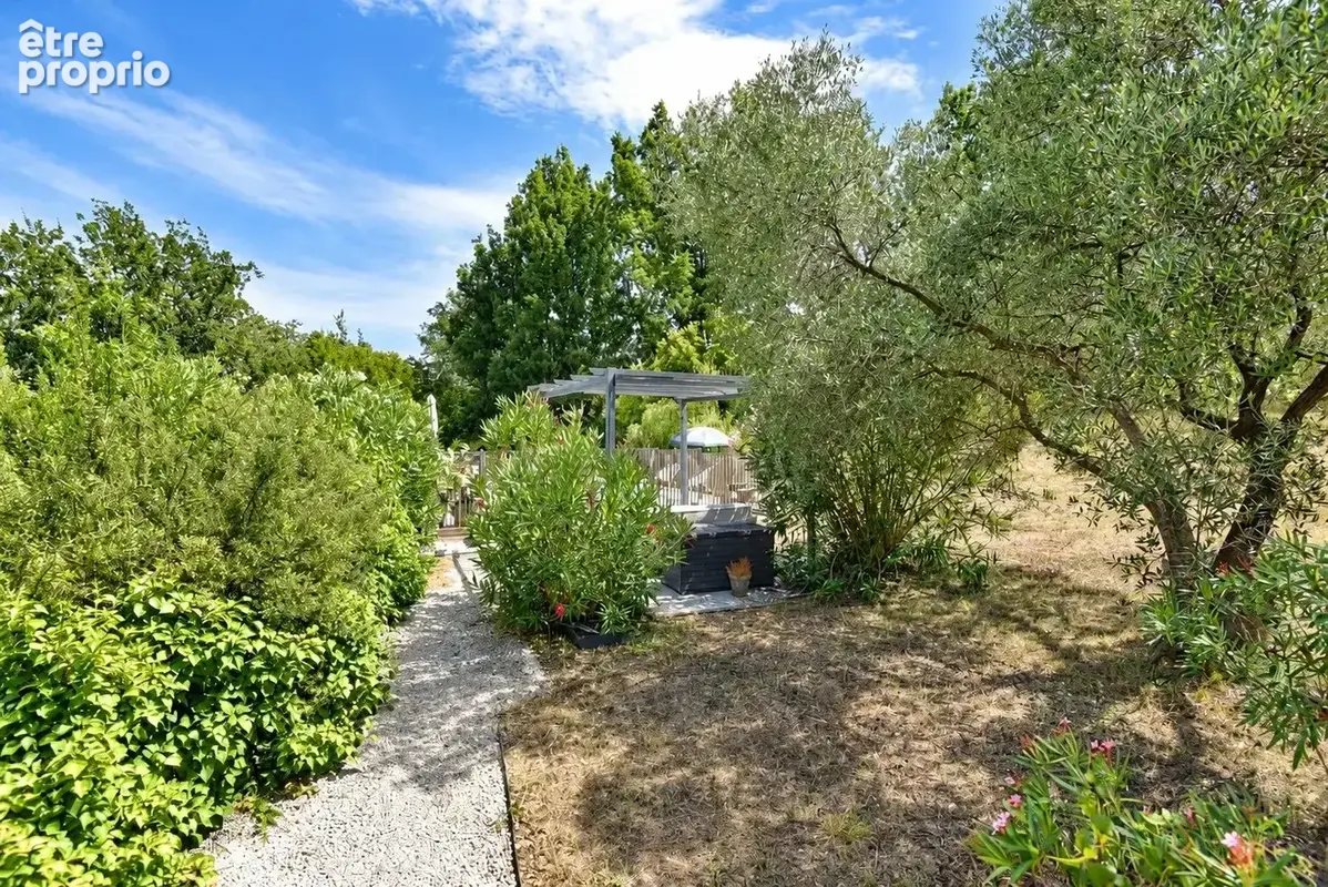 Tourrettes - Villa avec dépendance, piscine et vue - photo 22