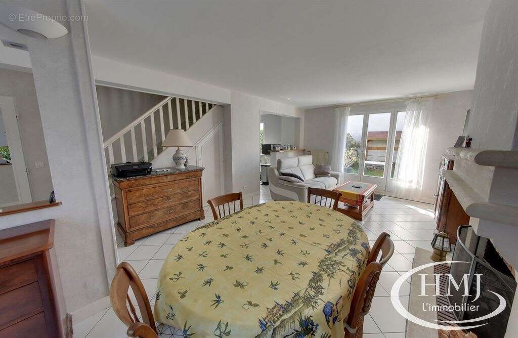 Maison à COURCOURONNES