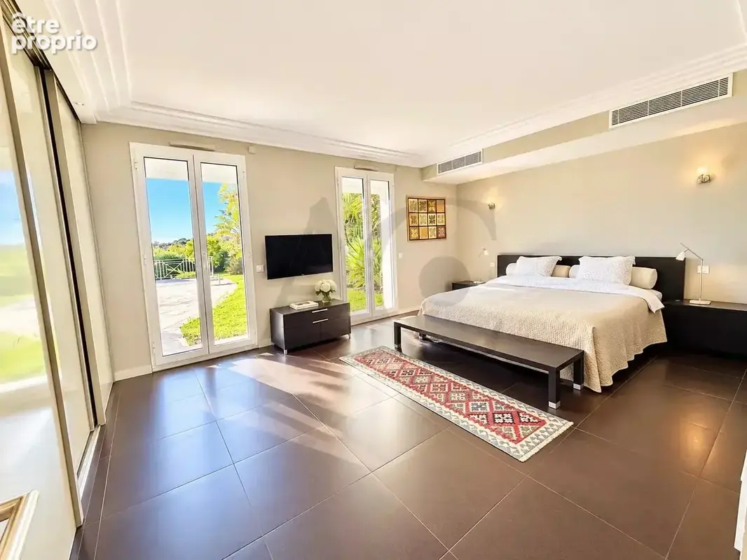 EXCLUSIVITE ! UNIQUE ! Magnifique villa lumineuse 6 Pièces 230m environ - photo 3