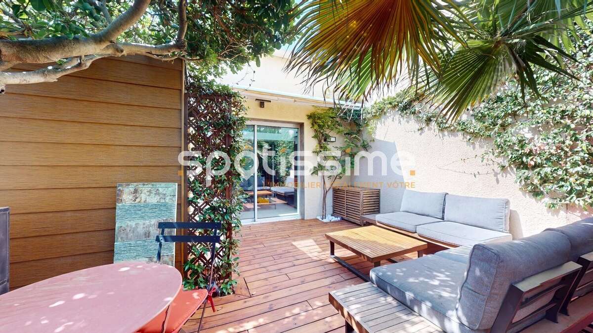 CAP D'AGDE, RICHELIEU - Villa entièrement rénovée avec GARAGE et deux jardins - photo 7