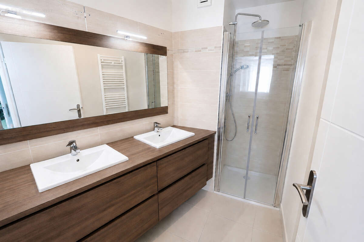 Appartement à LE CRES