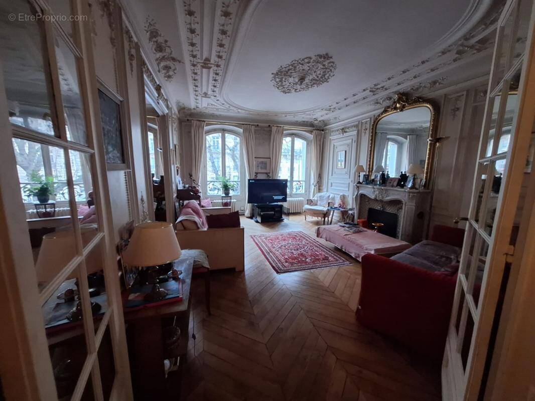 Appartement à PARIS-17E